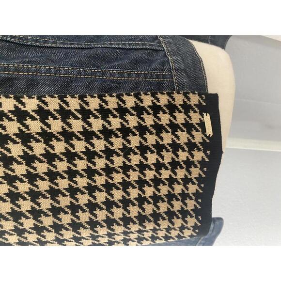 Calvin Klein Houndstooth Knit Scarf - Picture 6 of 14